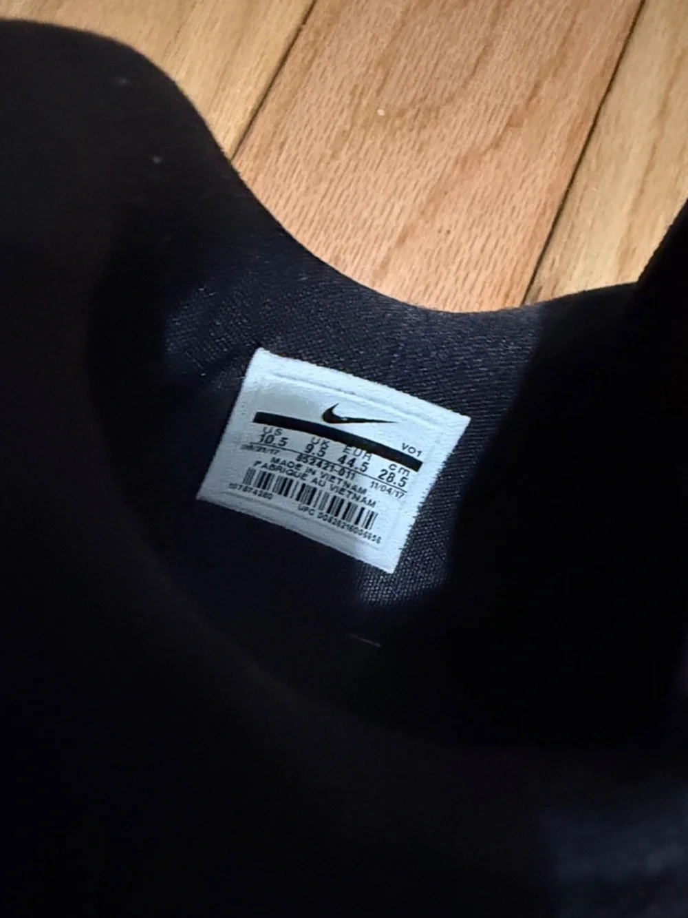 Nike Black and Gum-Soled zoom size 10.5 - Picture 2 of 5